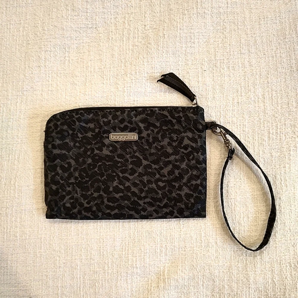 Baggallini Cheetah Gray Wristlet RFID- Blocking Zip Purse